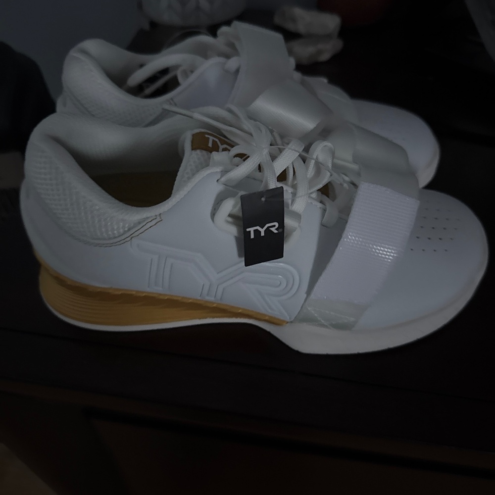 Women’s TYR L-1 Limited Edition Squat University Lifters size 6.5 US